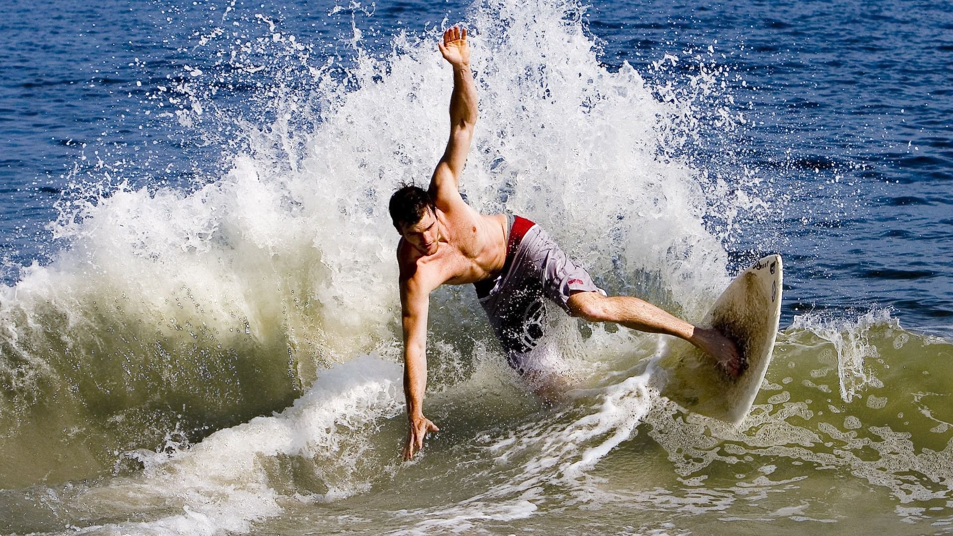 开云官网-当寒流掠过南海滩，欧文飓风级表演，开拓者如何撕碎热火不败金身？