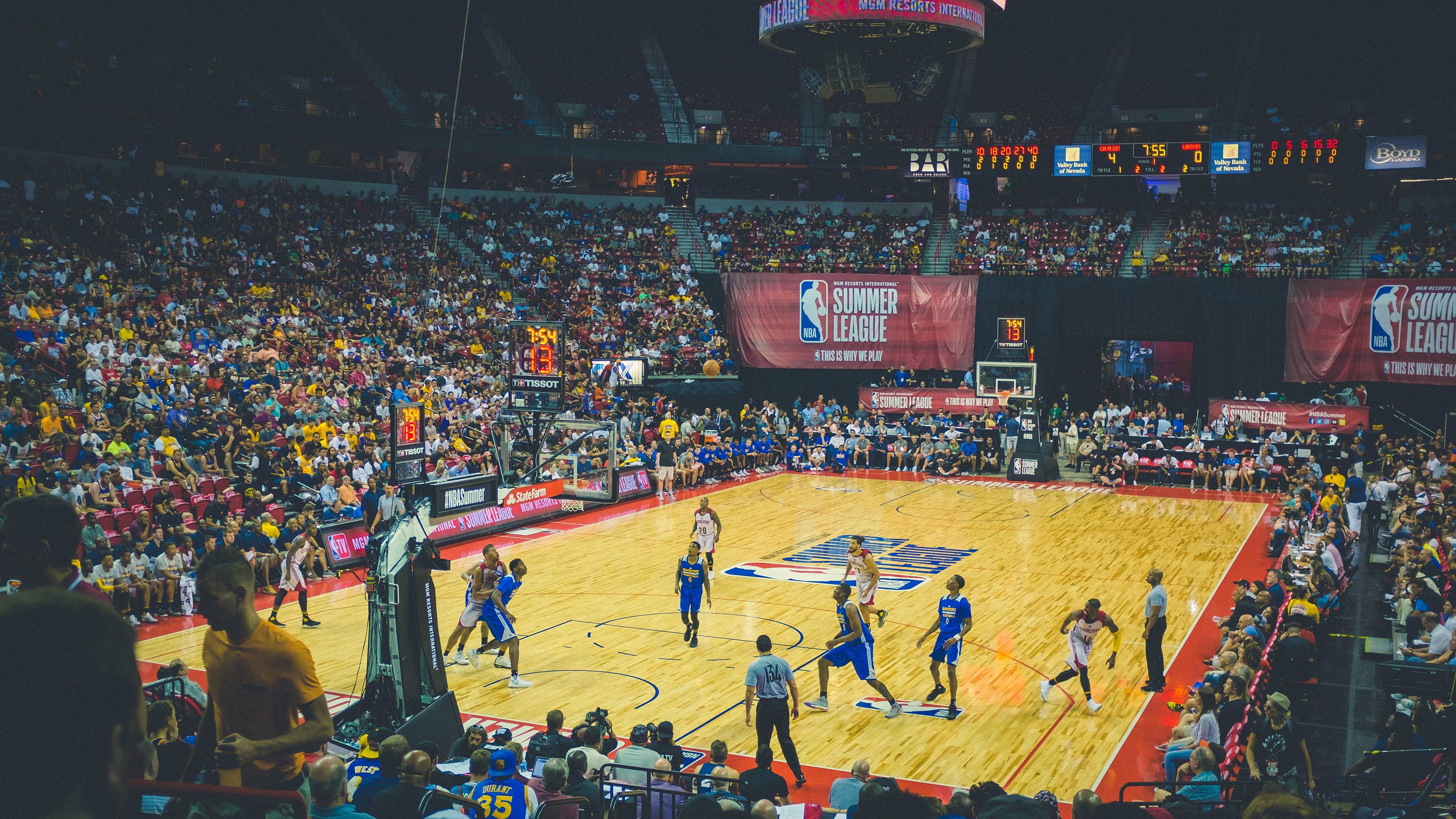 末节风暴!步行者窒息防守绞杀灰熊,哈登梦回巅峰诠释何为球场统治力