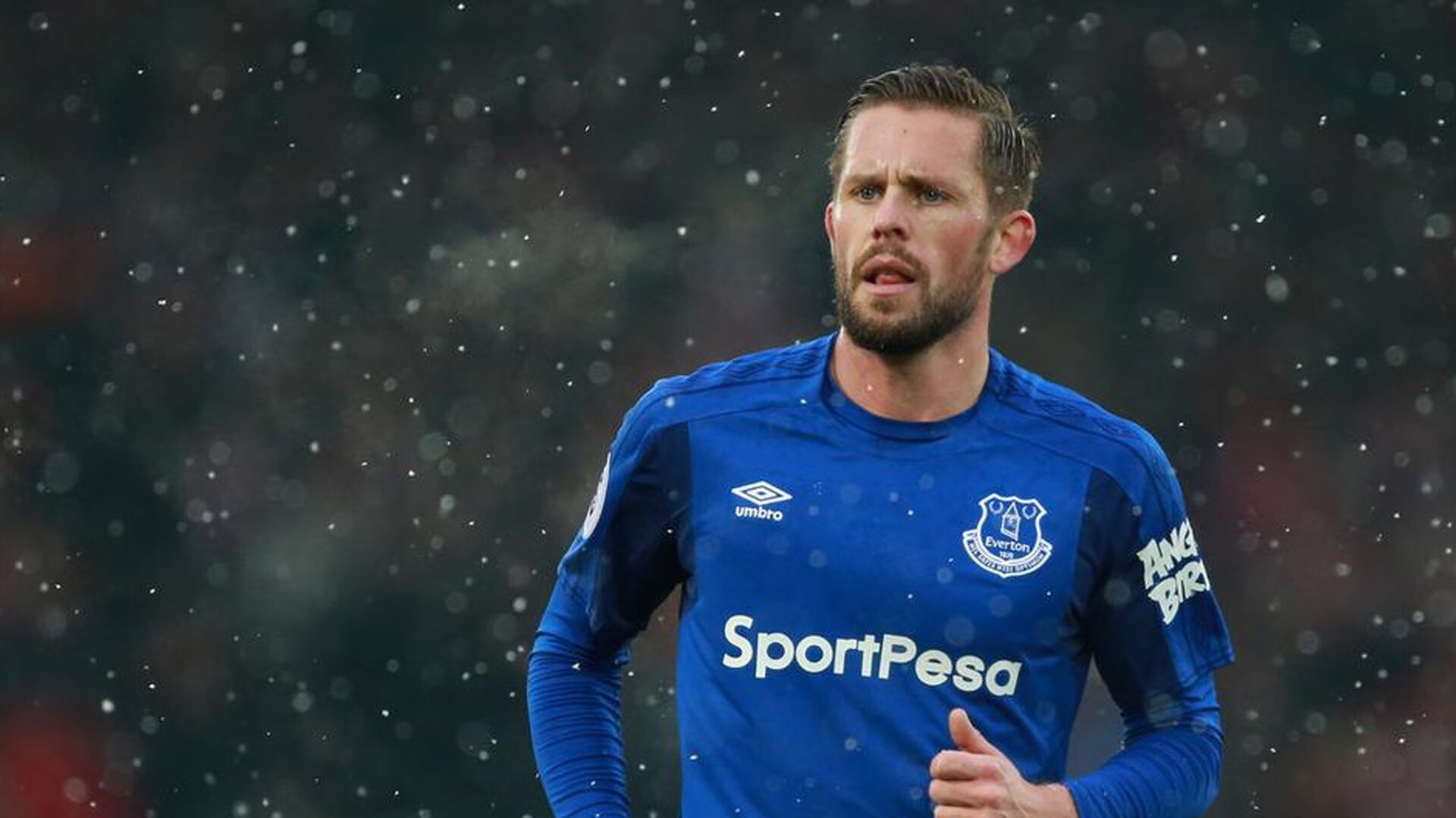 篮坛巨塔阴影笼罩绿茵场?欧冠半决赛之夜,戈贝尔如何用防守哲学让比赛提前失去悬念